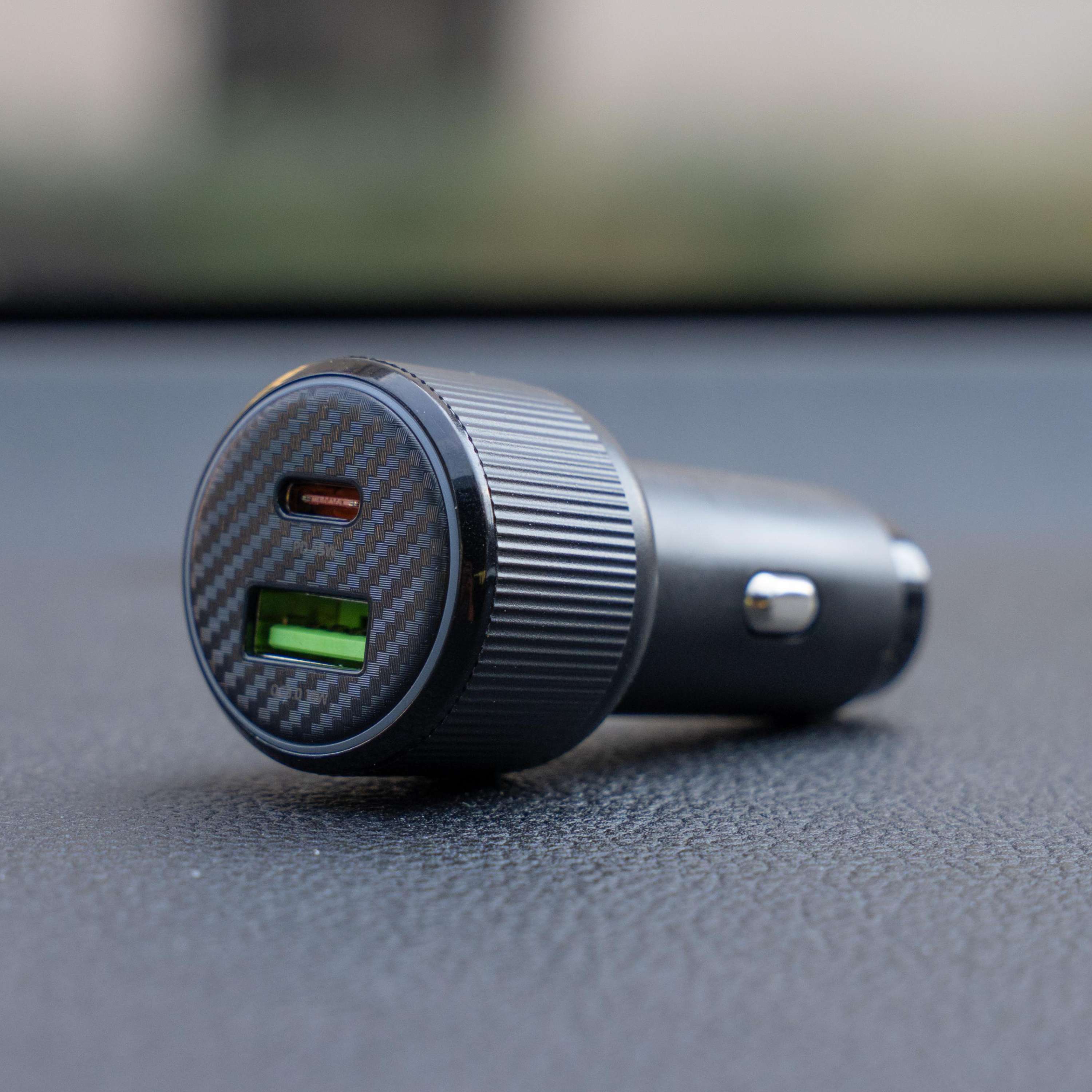 Swissten Dual USB-C & USB-A Car Charger (63W) - 20111903 - Black
