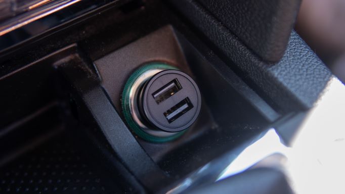 Swissten 4.8A Dual Port Car Charger - 20115000BOX - For CDU Box - Black